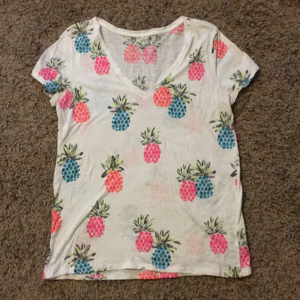 Pineapple 🍍 v-neck tee